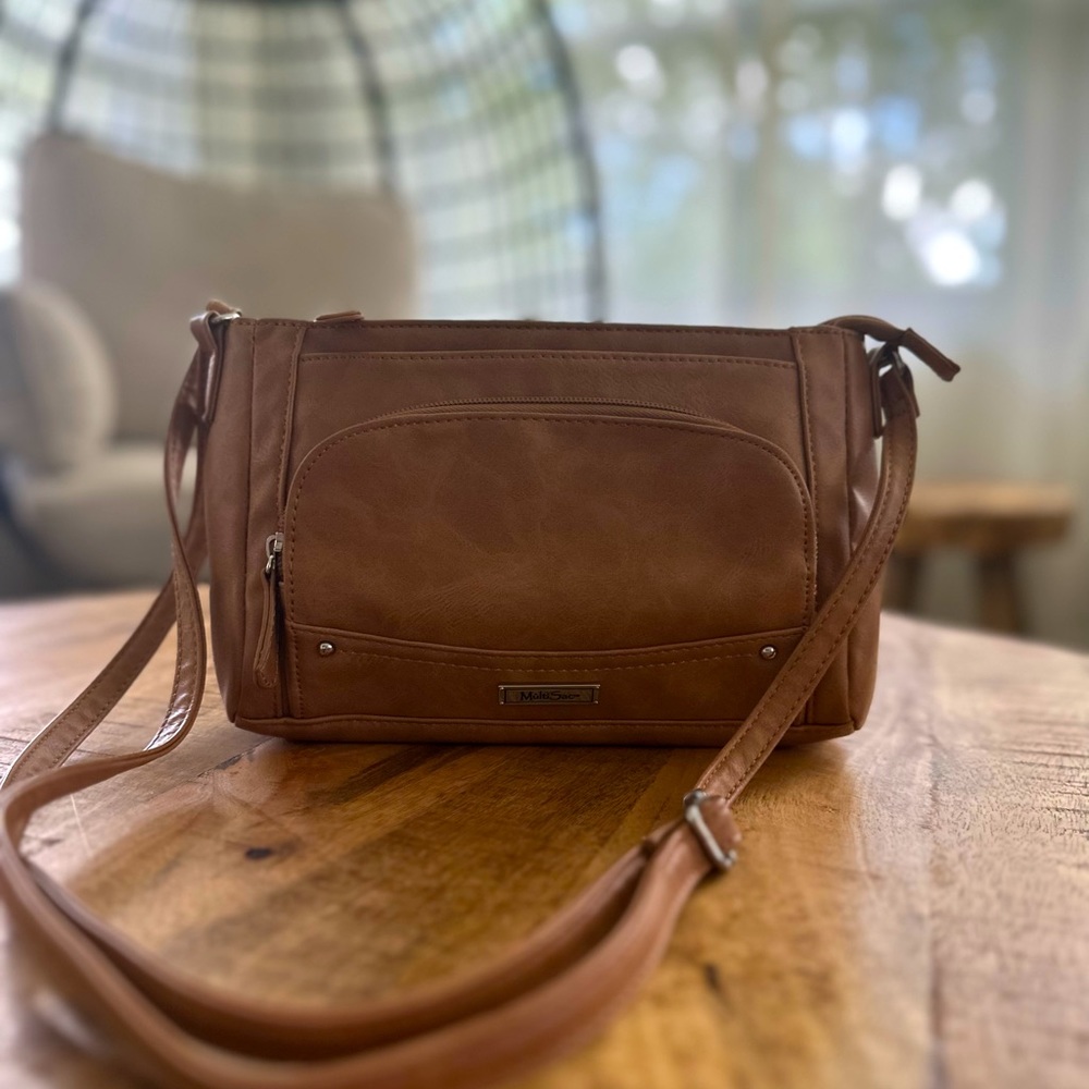 This comfortable bag is looking for its owner perfectly. It has no damage.